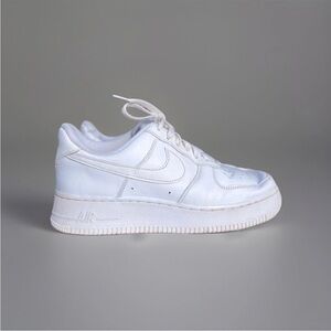 Nike Woman Air Force 1 White Sneakers 8.5